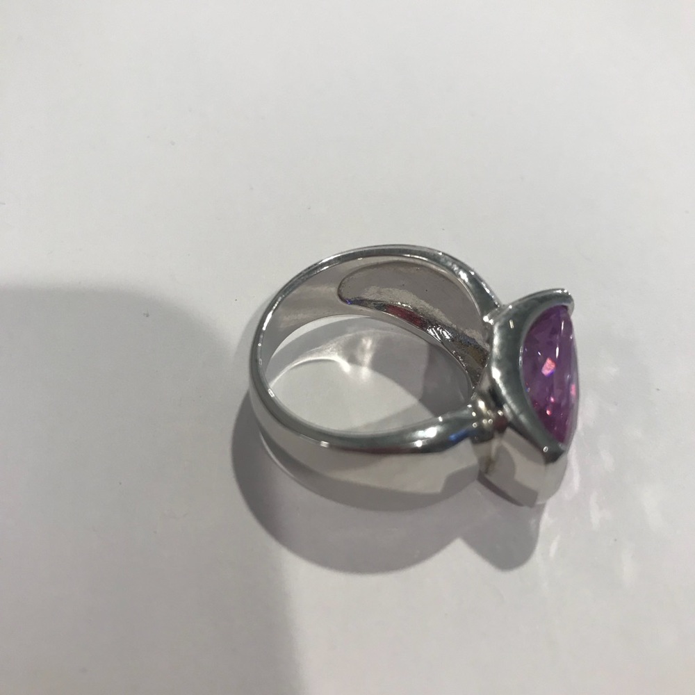 Silver pinkish purple stone accent ring size 8
